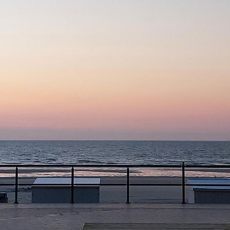 Lovely N° 9 Op Ieder Moment Een Prachtig Zeezicht & Zwembad Middelkerke Ngoại thất bức ảnh