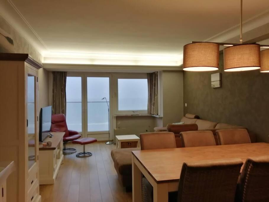 Lovely N° 9 Op Ieder Moment Een Prachtig Zeezicht & Zwembad Middelkerke Ngoại thất bức ảnh