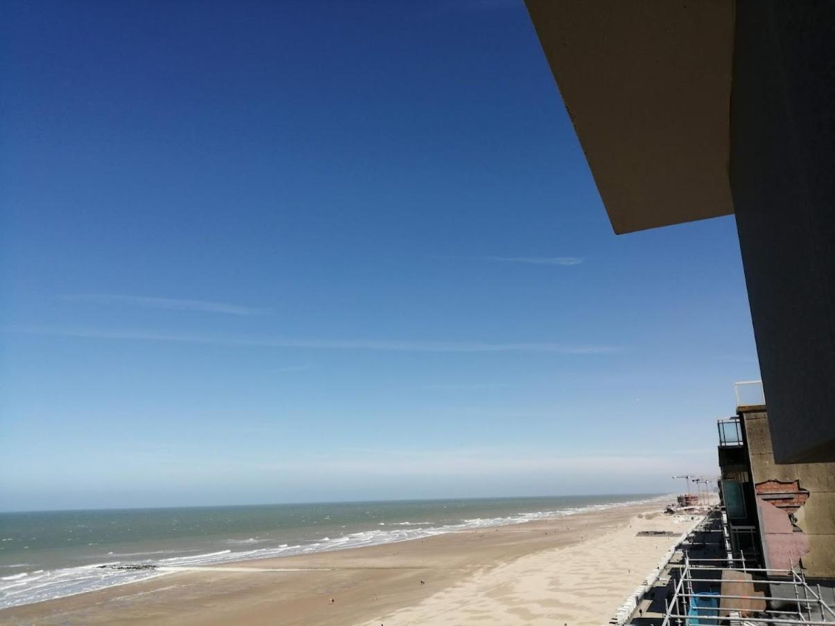 Lovely N° 9 Op Ieder Moment Een Prachtig Zeezicht & Zwembad Middelkerke Ngoại thất bức ảnh